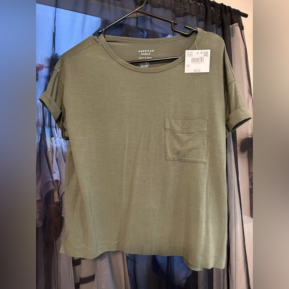Women’s American Eagle T-shirt